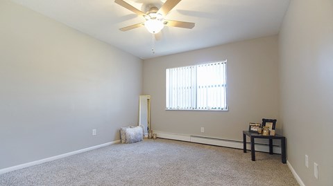 Beautiful Bright Bedroom at The Reserves at 1150, Parma