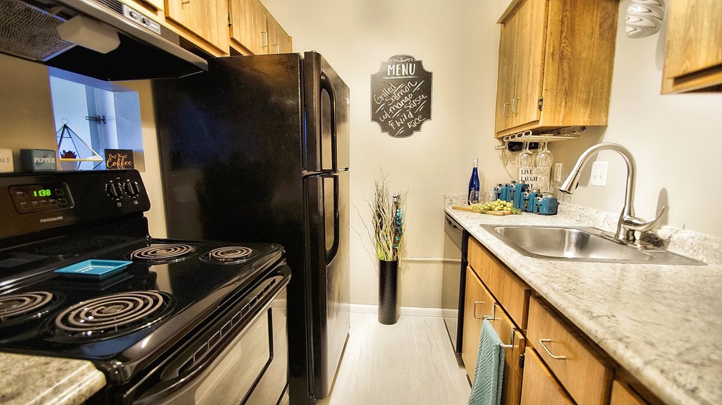 Classic Kitchen at The Reserves at 1150 Apartments in Parma OH, Integrity Realty LLC