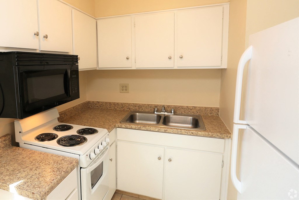 Standard Kitchen at Eagles Landing Apartments, Integrity Realty, Kent
