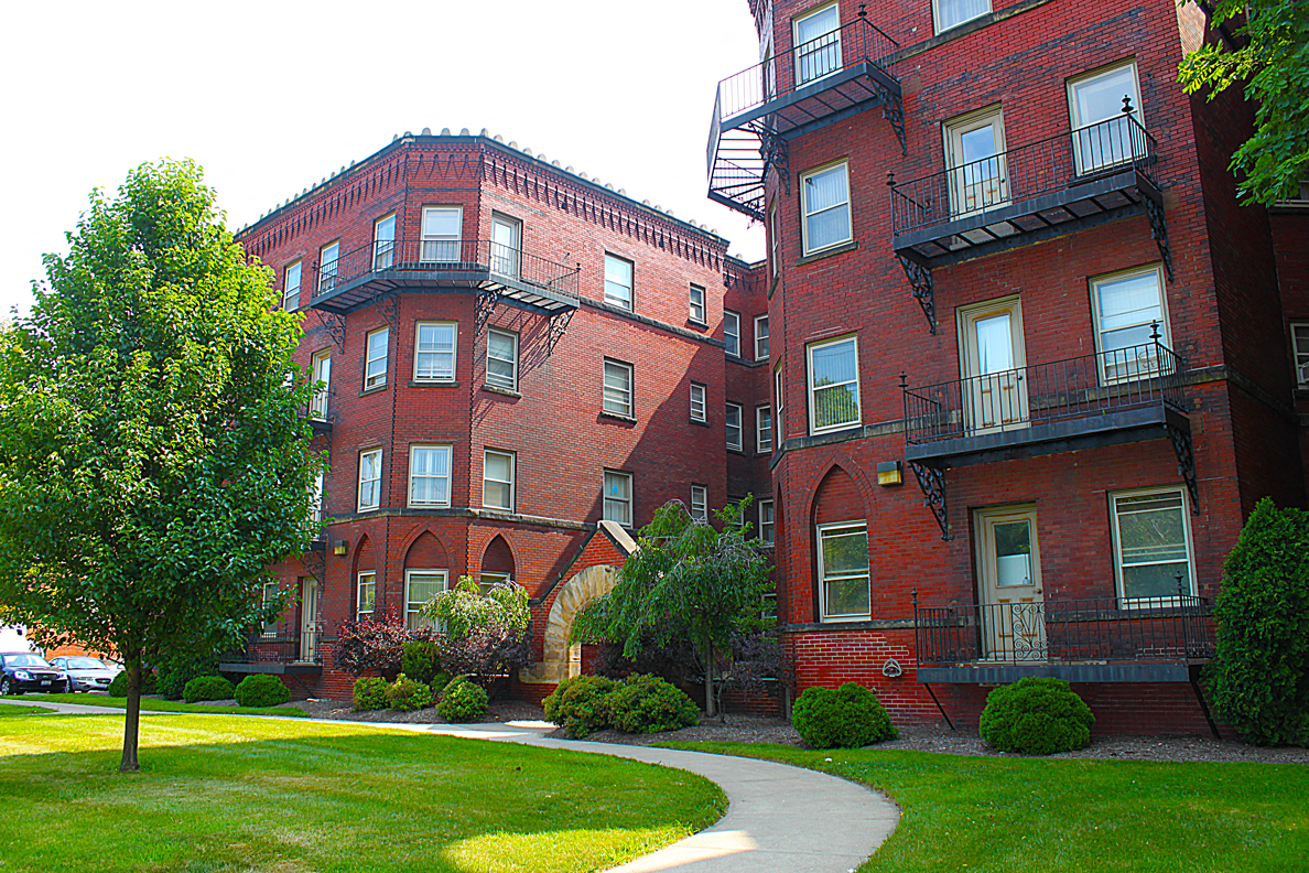 Outdoor Walkway with Terraces at Tremont Terraces Apartments, Integrity Realty LLC, Cleveland, OH
