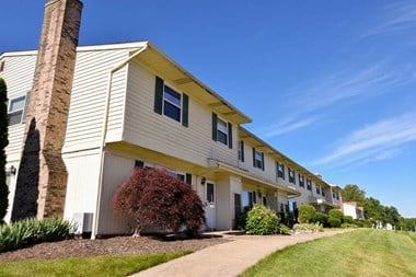 Townhome style buildings at Huntington Hills Townhomes, Integrity Realty, Ohio