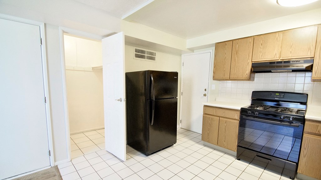 Refrigerator And Kitchen Appliances at River Run Apartments - RYDYL I LLC, Integrity Realty LLC, Ohio