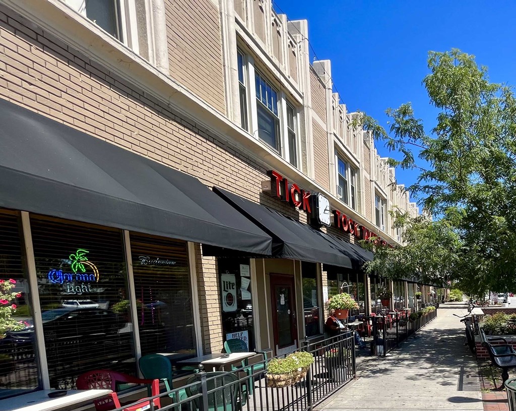 Shopping and Dining at Integrity Gold Coast, Cleveland, Ohio