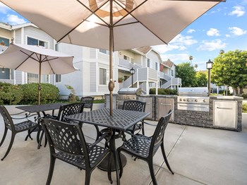 Outdoor barbeque and seating space in main courtyard. - Photo Gallery 19