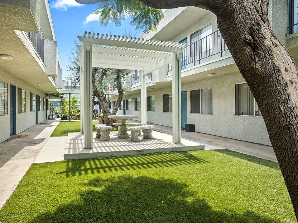 Sherman Oaks Gardens