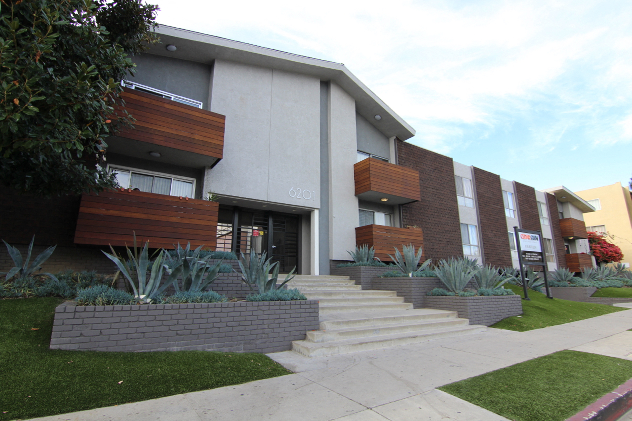 Entrance to Cedar Glen Apartments.