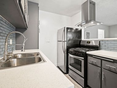 10620 Victory Blvd Studio Apartment for Rent Photo Gallery 1