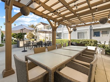 Covered outdoor dining and barbeque area in main courtyard. - Photo Gallery 18