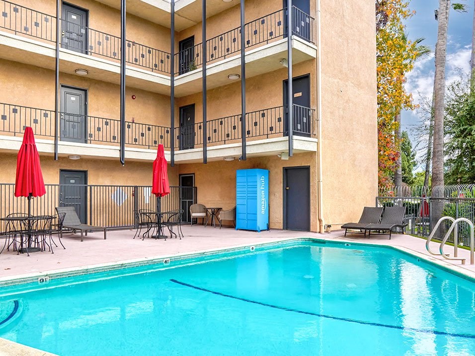 Swimming pool in the courtyard of Chandler Circle Apartments showing Amazon package locker.