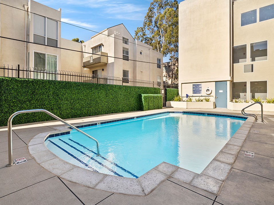 Gorgeous courtyard pool at Clarington Court Apartments