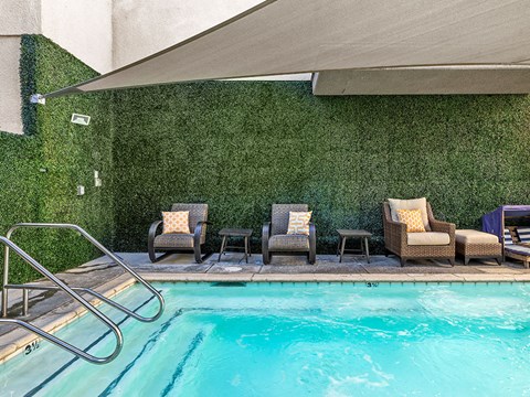 Community jacuzzi with room for up to 15 people. Community jacuzzi with room for up to 15 people.