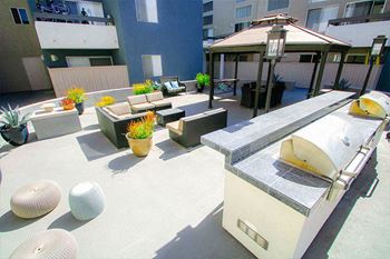 BBQ and picnic area at Hughes Regency