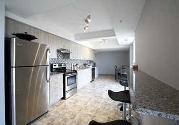 1 Columbia St W 5 Beds Apartment, Student for Rent - Photo Gallery 4