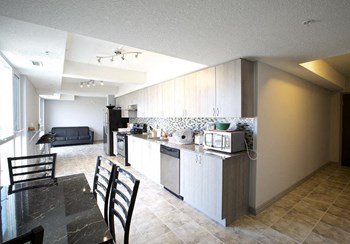 1 Columbia St W 5 Beds Apartment, Student for Rent - Photo Gallery 3