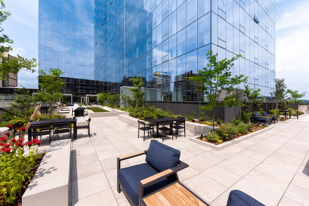 Outdoor terrace w/ bocce court