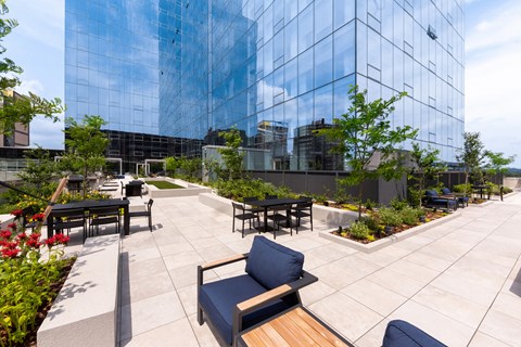 Outdoor terrace w/ bocce court