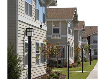 675 NE Bellevue Drive 2-3 Beds Apartment, Affordable for Rent - Photo Gallery 2