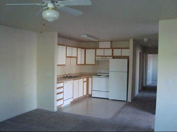 675 NE Bellevue Drive 2-3 Beds Apartment, Affordable for Rent - Photo Gallery 5