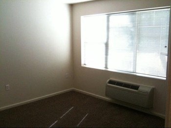 675 NE Bellevue Drive 2-3 Beds Apartment, Affordable for Rent - Photo Gallery 6
