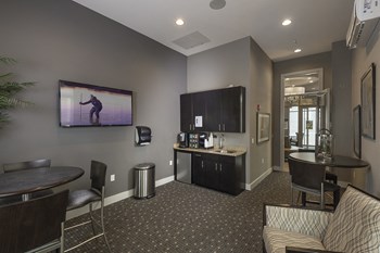 42 John F. Kennedy Blvd 1-2 Beds Apartment for Rent - Photo Gallery 6