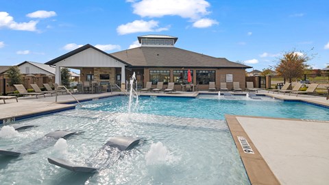 A pool with a fountain in the middle of it.