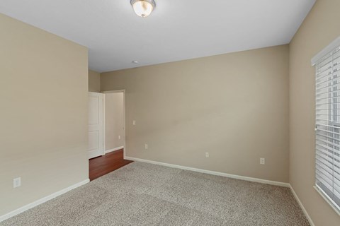 Large bedroom in a Florence, KY home for rent