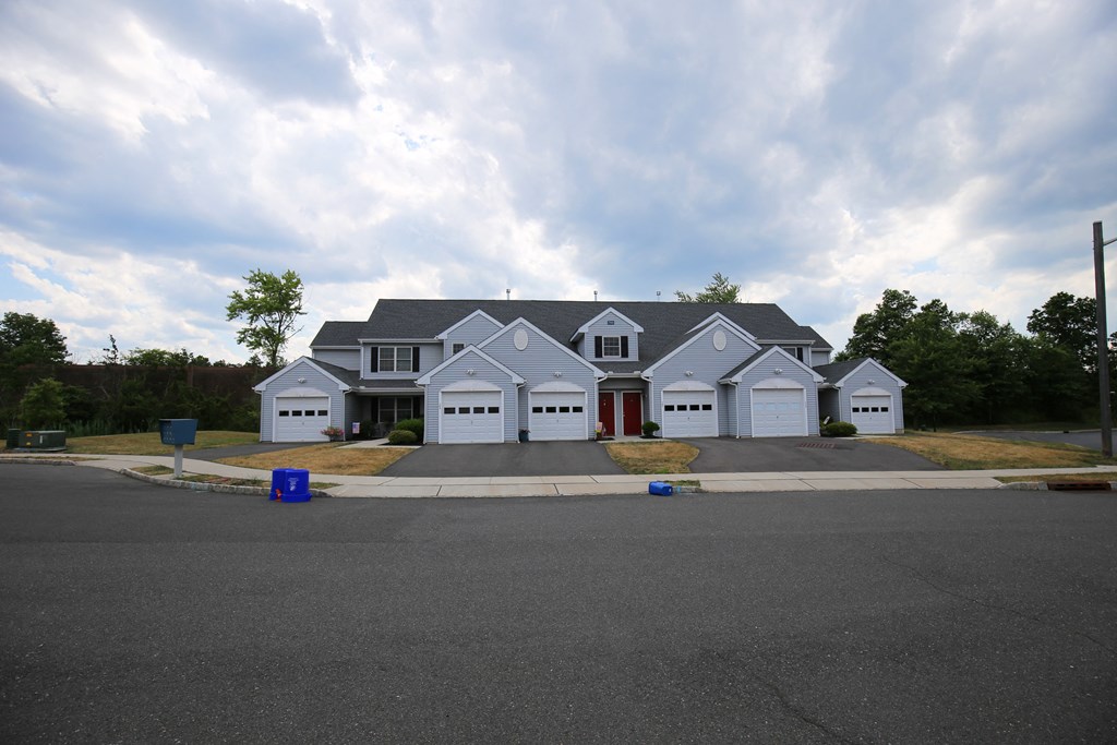 Elegant Exterior view at The Village at Bridgewater, Bridgewater