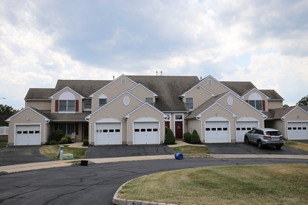 Elegant Exterior view at The Village at Bridgewater, Bridgewater