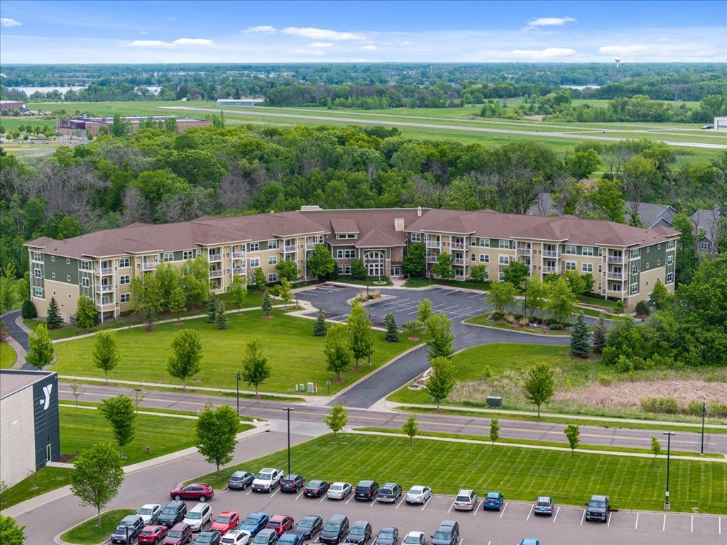 A large building with a parking lot in front of it.