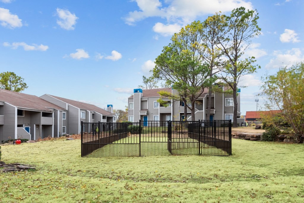 the preserve at ballantyne commons apartments with a fence