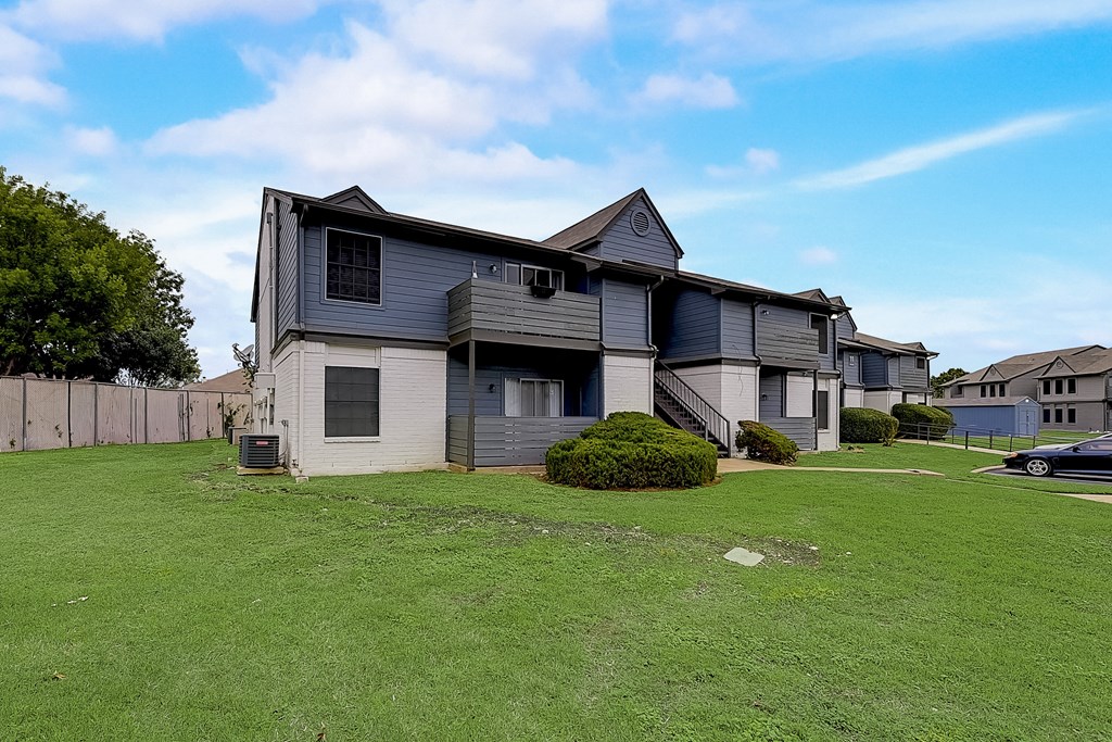 a with a yard in front of it