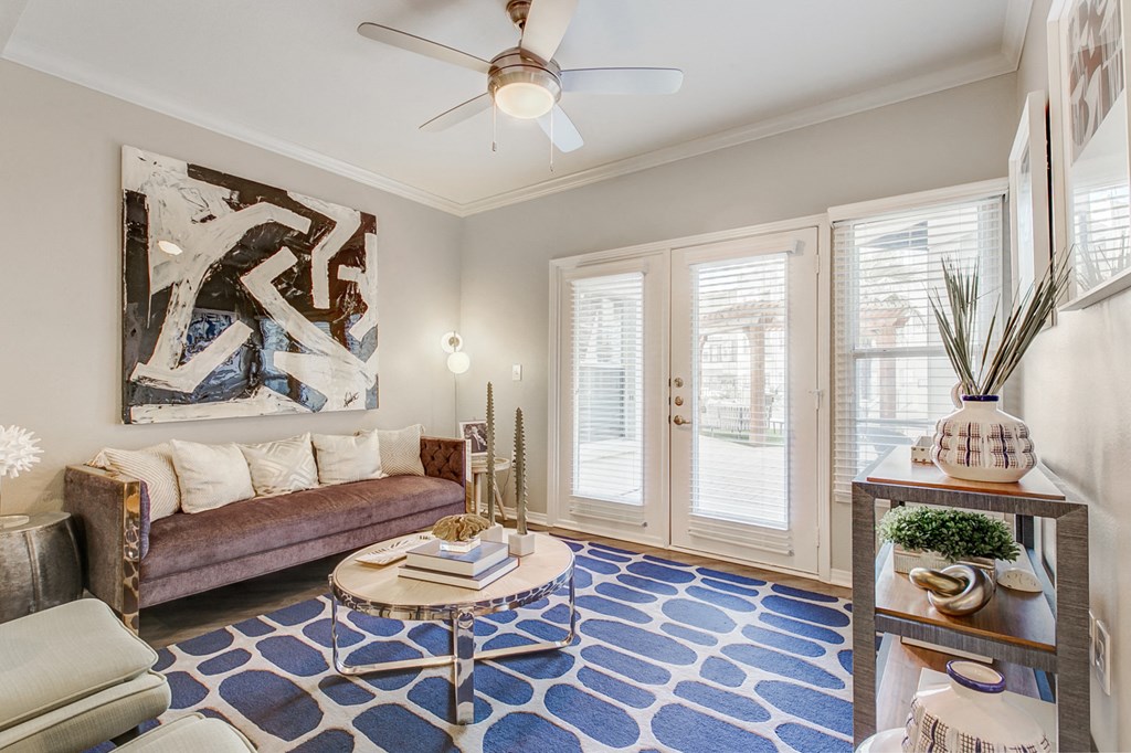 lease apartments in East Dallas 