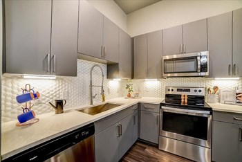 326 South Flores Street Studio-2 Beds Apartment for Rent - Photo Gallery 5
