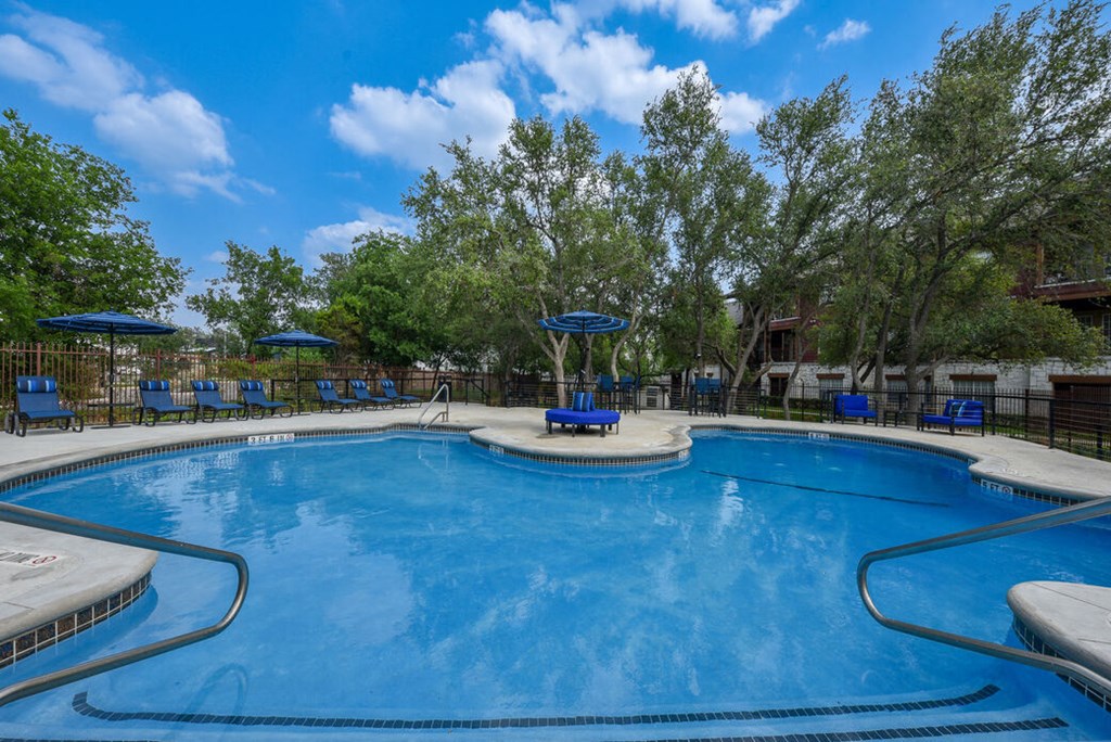 the swimming pool at the resort at governors crossing