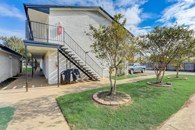 1239 Hartsdale Dr 1-2 Beds Apartment for Rent