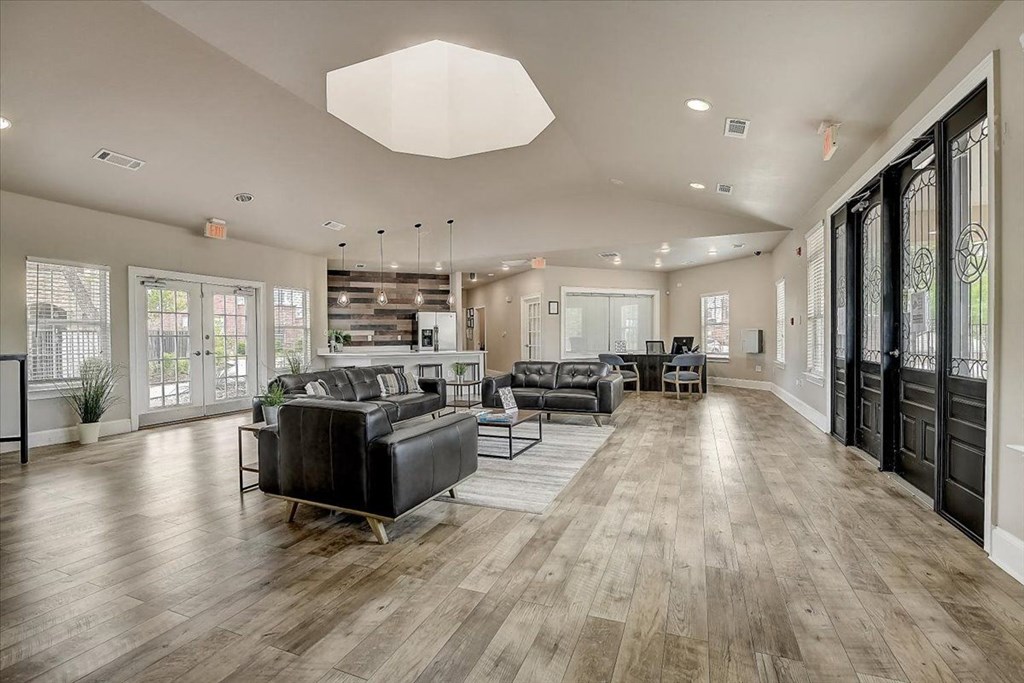 the estates at tanglewood|furnished lobby with couches and chairs