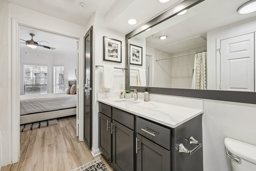 A bathroom with a black and white color scheme.