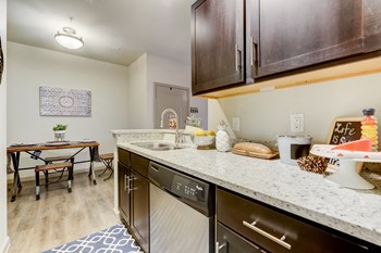 6600 Rivertrail Circle 1-3 Beds Apartment for Rent - Photo Gallery 5