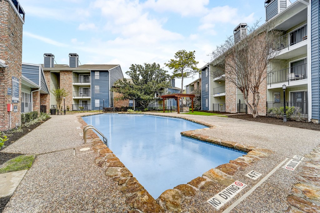 the swimming pool at the preserve at polk apartments