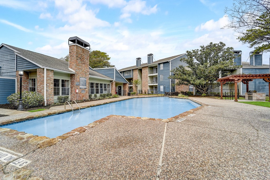 the preserve at ballantyne commons pool with apartment buildings