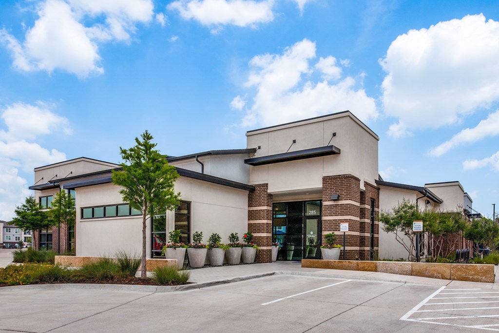A building with a parking lot in front of it.
