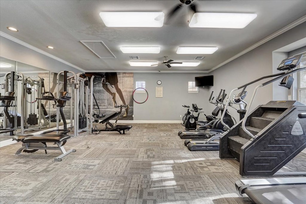 the gym at the estates apartments