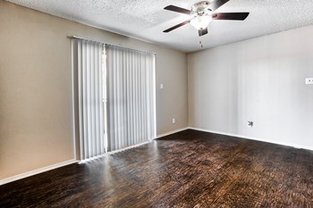 3535 Webb Chapel Ext 1-2 Beds Apartment for Rent - Photo Gallery 4