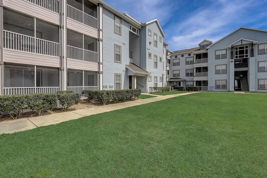 the preserve at city center apartments patio and grass yard