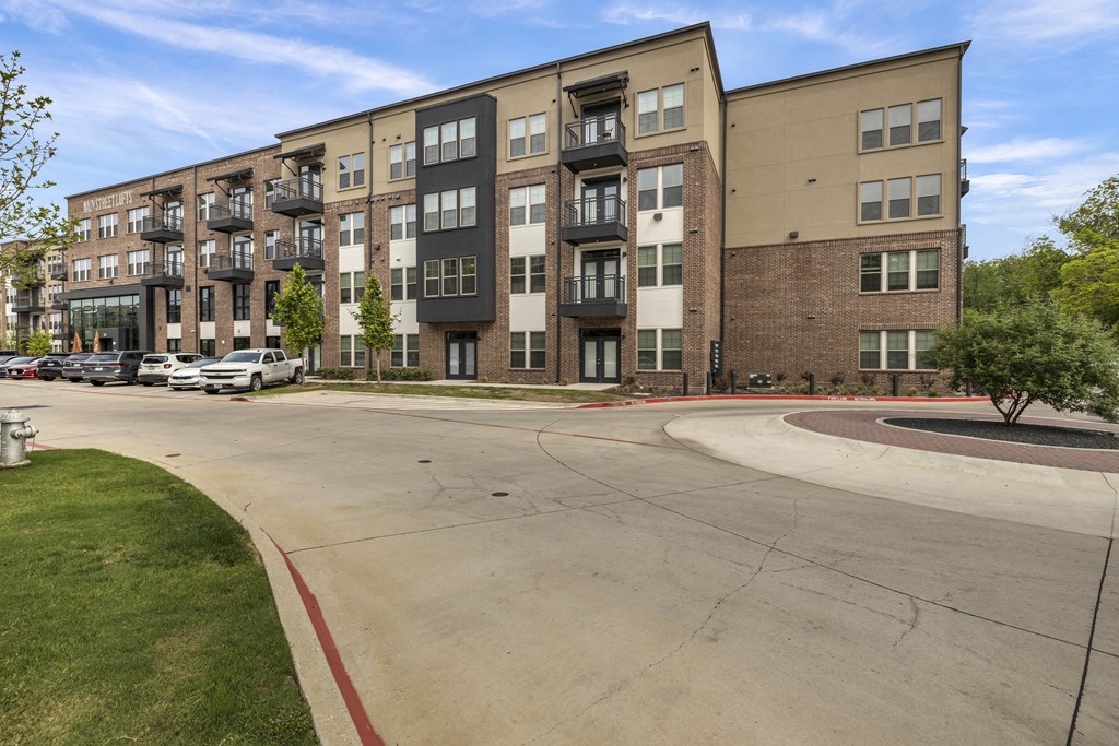 an apartment building on the corner of a city street