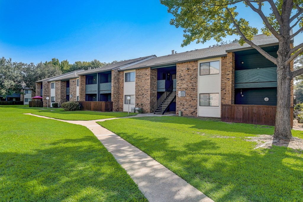 exterior view at the regency woods apartments in pascagoula, ms