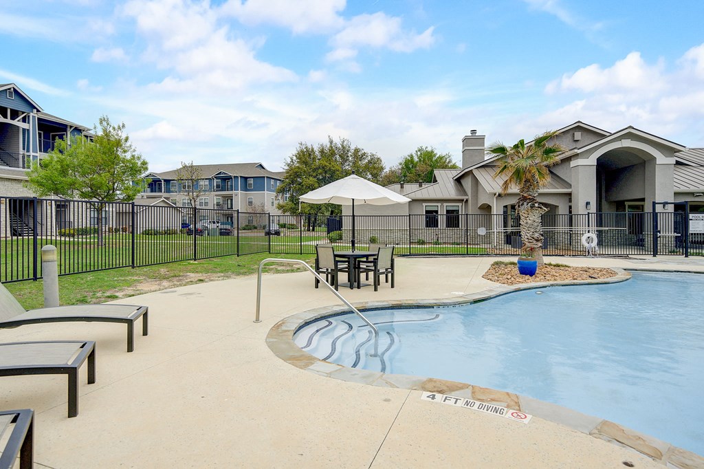 the preserve at ballantyne commons pool and patio with apartment buildings