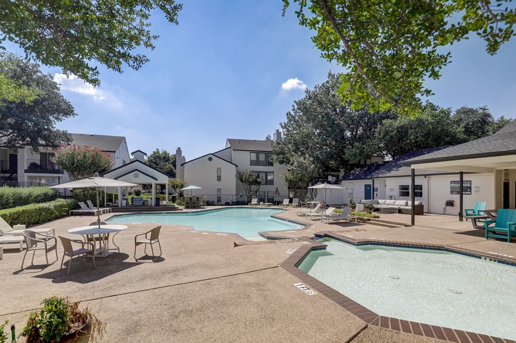 the preserve at ballantyne commons pool and patio with tables and chairs and buildings