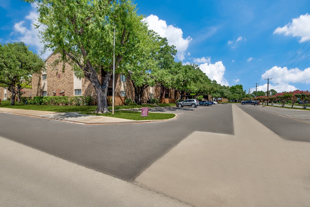 leasing in Hurst, TX 