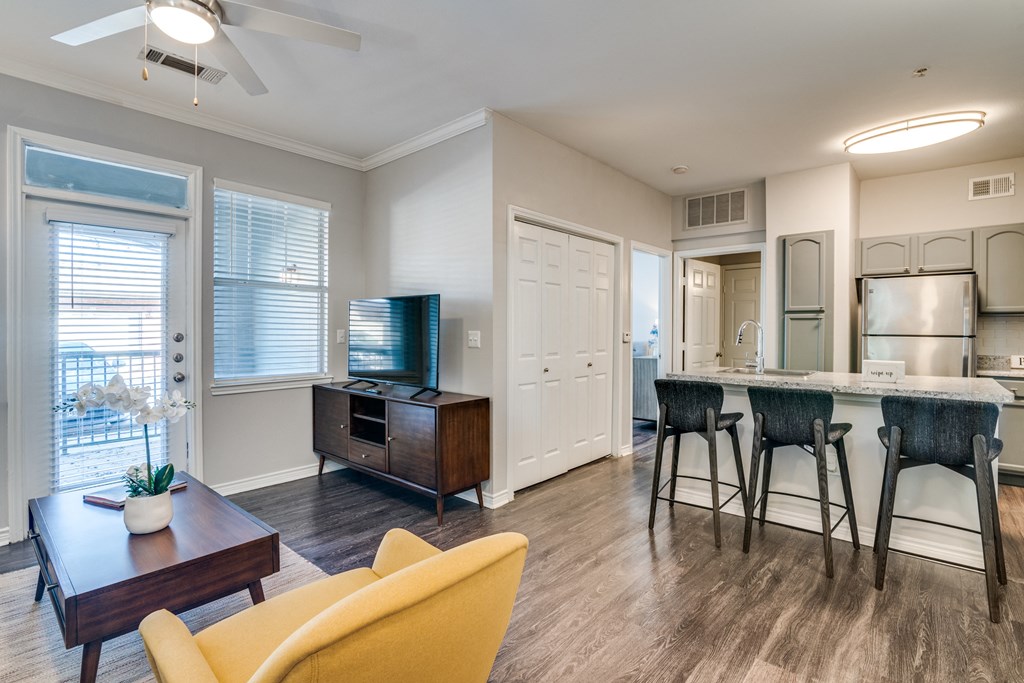 an open living room and kitchen with a dining room table and chairs